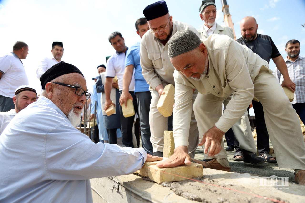 Jome masjidga g‘isht qo‘yish marosimi